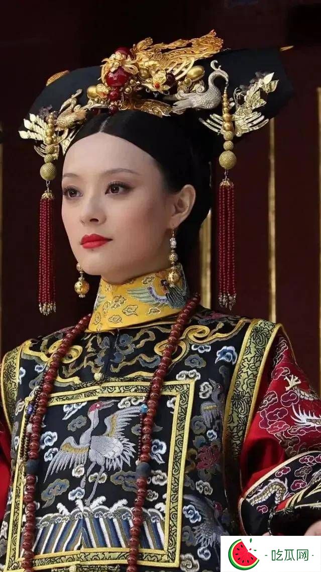 孫儷小區遛狗，素顏現身太自然，鄰家感十足圈粉無數